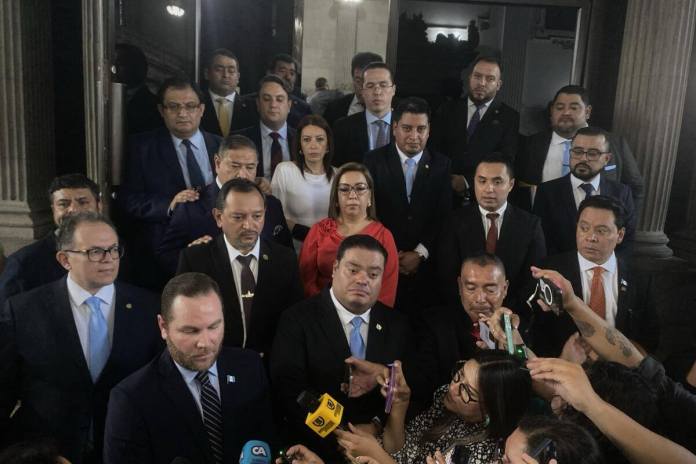 La alianza conformada por Allan Rodríguez, Elmer Palencia y Álvaro Arzú Escobar se evidenció el 29 de abril. Foto: La Hora / José Orozco