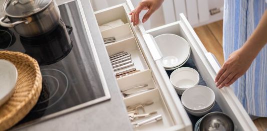 Descubre cómo mantener tu hogar ordenado con soluciones prácticas, accesibles y productos esenciales que se adaptan a cualquier espacio