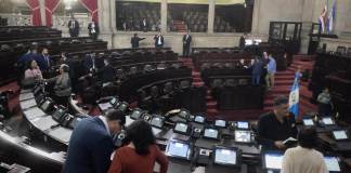 Menos de la mitad de los 160 diputados acudieron a las plenarias extraordinarias de mayo en el Congreso. Foto: La Hora / José Orozco
