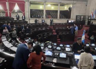 Menos de la mitad de los 160 diputados acudieron a las plenarias extraordinarias de mayo en el Congreso. Foto: La Hora / José Orozco
