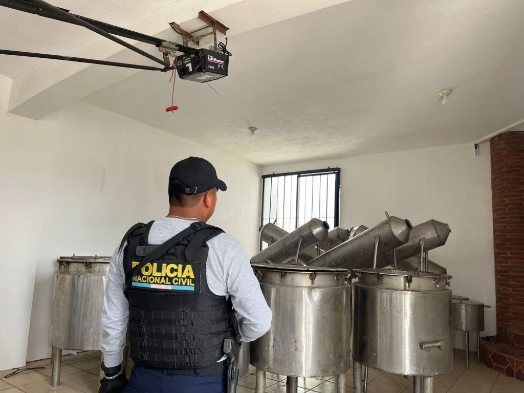 La PNC localizó un narcolaboratorio en San José Pinula. Foto La Hora: PNC
