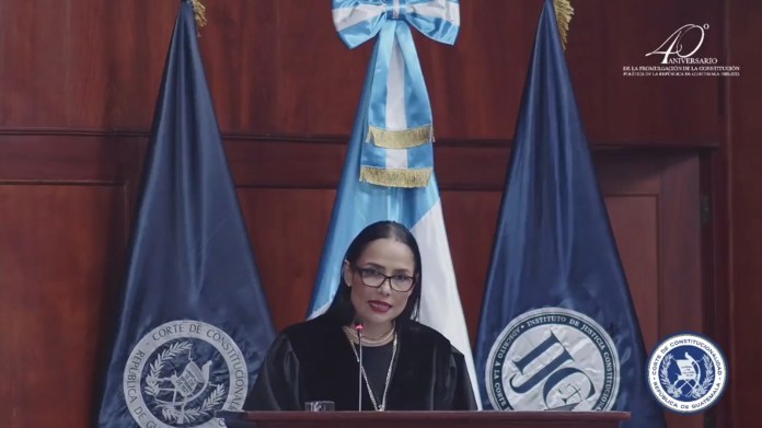 La presidenta de la Corte de Constitucional (CC), Leyla Lemus, durnate la conmemoración de los 40 años de la promulgación de la Constitución. Foto La Hora: CC
