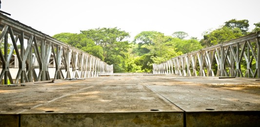 CIV instala temporalmente puente Bailey en Guanagazapa, Escuintla