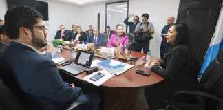 Funcionarios de la SAT y Ministerio de Relaciones Exteriores acudieron a una citación para agilizar negociaciones con Canadá. Foto: Congreso de la República