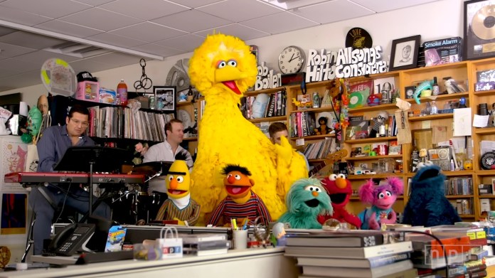 El Tiny Desk de Plaza Sesamo. Foto La Hora: NPR