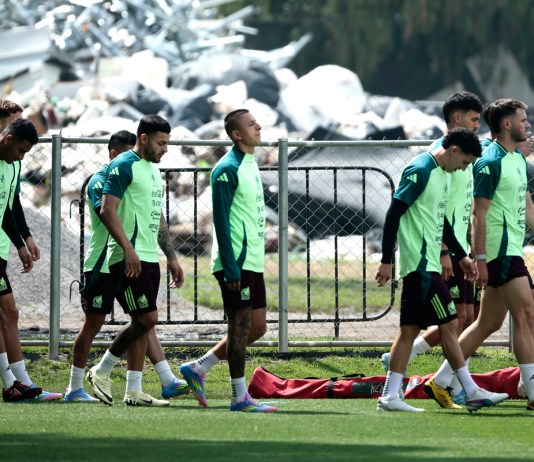 Desde la izquierda: Gilberto Sepúlveda, Alexis Vega, Roberto Alvarado y Jorge Sánchez, jugadores de la Selección Mexicana de fútbol durante un entrenamiento. Foto La Hora: EFE