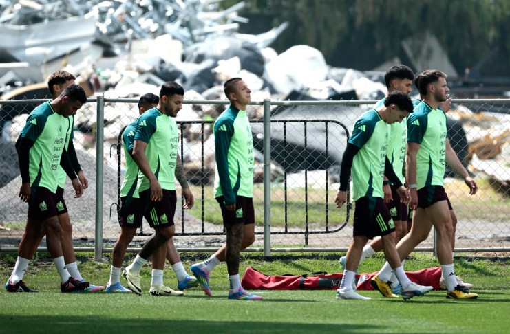Desde la izquierda: Gilberto Sepúlveda, Alexis Vega, Roberto Alvarado y Jorge Sánchez, jugadores de la Selección Mexicana de fútbol durante un entrenamiento. Foto La Hora: EFE