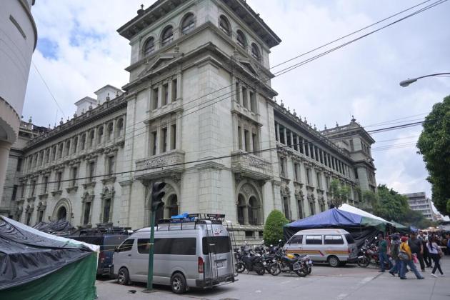 Panorama del tránsito en inmediaciones al Palacio Nacional. Foto La Hora: Fabricio Alonzo
