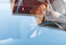 Sueño al volante: conoce los riesgos y qué hacer para evitarlos conducir con sueño