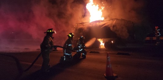 Autoridades del Cuerpo Voluntario de Bomberos (CVB), fueron alertados sobre que al momento de la movilización de la cisterna incendiada en la Vía Alterna del Sur (VAS), este se prendió en llamas nuevamente.