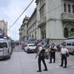 Panorama del tránsito en inmediaciones al Palacio Nacional. Foto La Hora: Fabricio Alonzo