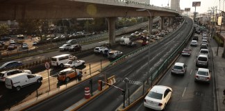 Fotografía de archivo del tráfico vehicular en la Ciudad de México (CDMX). Foto La Hora: EFE