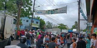 Autoridades de Provial dieron a conocer sobre un bloqueo en el kilometro 279.5 de la ruta CA-13, donde pobladores de la aldea San Antonio Sejá protestan ante la explotación minera en Livingston, Izabal.