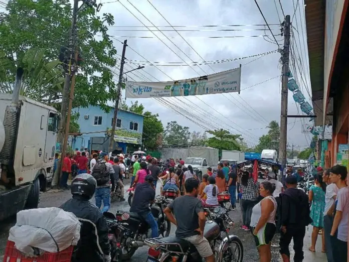 509433971_690015537196891_7285587798408282166_n (1) Autoridades de Provial dieron a conocer sobre un bloqueo en el kilometro 279.5 de la ruta CA-13, donde pobladores de la aldea San Antonio Sejá protestan ante la explotación minera en Livingston, Izabal.