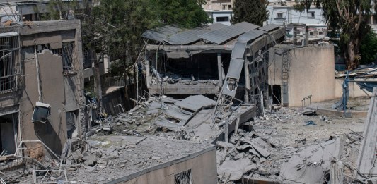 Televisión estatal de Irán afirma que "habrá una sorpresa esta noche que el mundo recordará por siglos" tras anuncio de incorporación militar estadounidense en conflicto con Israel.