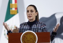 Claudia Sheinbaum responde a las sanciones de EE. UU. a tres entidades financieras La presidenta de México, Claudia Sheinbaum, habla en una rueda de prensa este jueves, en el Palacio Nacional de Ciudad de México. Foto La Hora: EFE