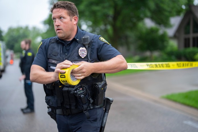 La Policía de Minnesota acordonó la escena del crimen. Foto La Hora: AP