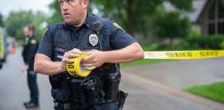 La Policía de Minnesota acordonó la escena del crimen. Foto La Hora: AP