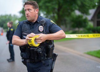 La Policía de Minnesota acordonó la escena del crimen. Foto La Hora: AP