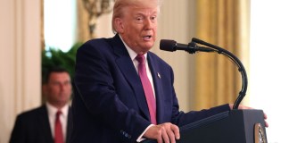 El presidente de Estados Unidos, Donald Trump, habla durante un evento este jueves, en la Casa Blanca en Washington sobre el ataque realizado por Israel. Foto La Hora: EFE