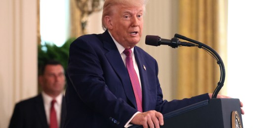 El presidente de Estados Unidos, Donald Trump, habla durante un evento este jueves, en la Casa Blanca en Washington sobre el ataque realizado por Israel. Foto La Hora: EFE