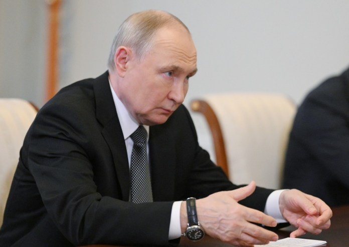 Putin llama a buscar vías para un cese de hostilidades en Oriente Medio.