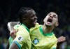 Vinicius (i), de Brasil, celebra tras anotar un gol en un partido por las eliminatorias sudamericanas para el Mundial 2026. Foto La Hora: EFE