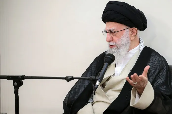 Aliados re Iran Supremo lider de Irán, Jameneí, en reunión con varios directores y profesores de la Universidad, Shahid Motahari. Foto La Hora: X/@khamenei_ir