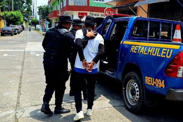 Alias el hipi capturado en Retalhuleu Presunto responsable de cometer crimen contra hombre en Quetzaltenango es capturado. Foto La Hora: PNC