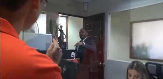 Un grupo de abogados realizó una serie de reclamos contra el magistrado Alejandro Prado. Foto La Hora: Captura de Pantalla