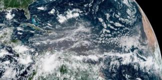 Fotografía satelital cedida este martes por la Oficina Nacional de Administración Oceánica y Atmosférica de Estados Unidos (NOAA), a través del Centro Nacional de Huracanes (NHC), donde se muestra la localización de la tormenta tropical Andrea en el Atlántico. Foto La Hora: EFE.