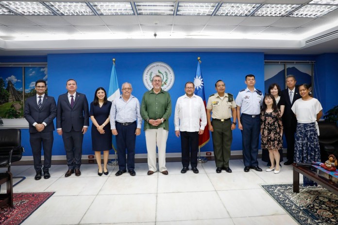 Gobierno de Guatemala en la apertura de Centro de Impresión de Pasaportes en Taipéi, Taiwán.