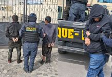 Tres presuntos asaltantes fueron capturados tras una persecución en Quetzaltenango Presuntos asaltantes capturados en la zona 5 de Quetzaltenango. Foto La Hora: PNC