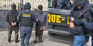 Tres presuntos asaltantes fueron capturados tras una persecución en Quetzaltenango Presuntos asaltantes capturados en la zona 5 de Quetzaltenango. Foto La Hora: PNC