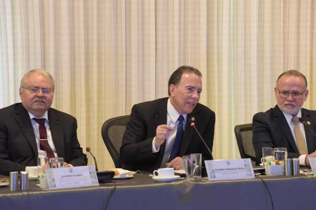 Banguat explica posible impacto en Guatemala en los precios del petróleo por conflicto Israel-Irán