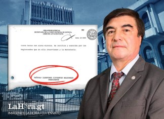 El presidente de la Corte Suprema de Justicia, Teódulo Cifuentes, en un montaje junto al acta del pleno en donde no aparece su firma junto a la de otros dos magistrados. Diseño: La Hora / Alejandro Ramírez.