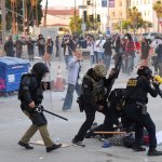 Golpes y caos en California: protesta contra deportaciones se sale de control