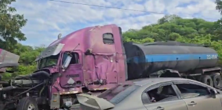 Provial reportó la colisión de dos cabezales en el kilómetro 156 de la ruta al Atlántico, lo que ha colapsado el tráfico en el sector.