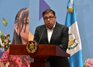 Secretario de Segeplan, Carlos Mendoza, luego de primera convocatoria para el Fondo Nacional de Becas (Fonabe)