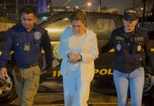 Carol Echeverría fue trasladada a Torre de Tribunales para ser puesta a disposición de juez. Foto La Hora: PNC