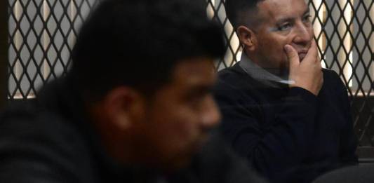 El Juzgado de Mayor Riesgo B envió a juicio a dos exagentes de la PNC vinculados a la muerte de dos personas en San Andrés Itzapa, Chimaltenango. Foto La Hora: Daniel Ramírez