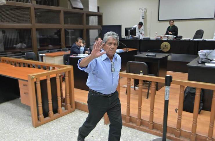 César Augusto Paz, padre de Sindy Paz, se dirigió a Blanca Saravia. Foto La Hora: Fabricio Alonzo