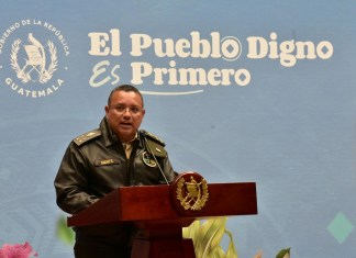 Comandante general de Ejército, Henry Sáenz, ministro de Defensa Nacional
