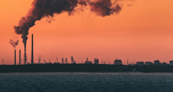 Con el cierre del estrecho de Ormuz el barril del petróleo podría llegar a $130, analiza Oxford Con el cierre del estrecho de Ormuz el barril del petróleo podría llegar a $130, analiza Oxford