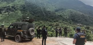 Agentes de la Policía Nacional Civil, realizando operativos parte del “Plan Mercurio” del control fronterizo. Foto La Hora: PNC