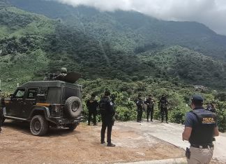 Agentes de la Policía Nacional Civil, realizando operativos parte del “Plan Mercurio” del control fronterizo. Foto La Hora: PNC