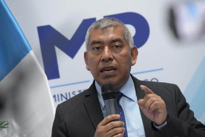 Curruchiche llamó "mega caso de corrupción", no a la entrega de sobornos sino a supuestas acciones anómalas de exfiscales y CICIG. Foto La Hora: José Orozco