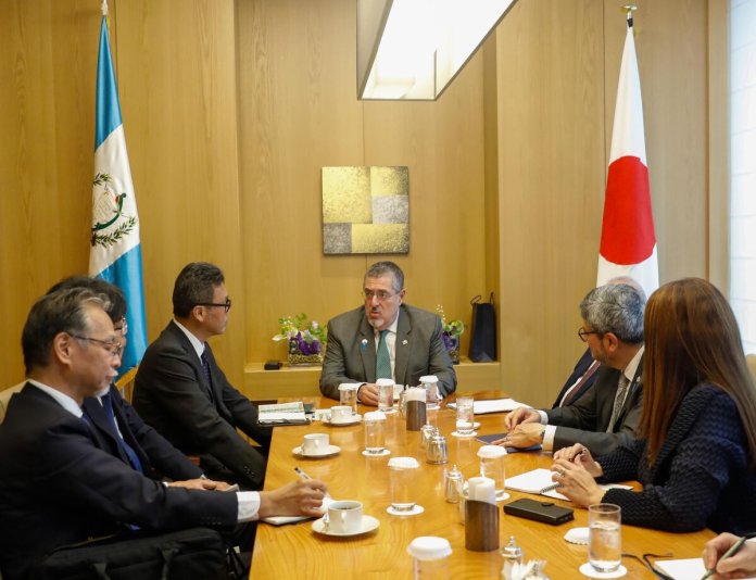 ¿De qué habló el presidente Arévalo con el director de Yazaki