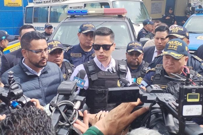 Denuncias SP El viceministro de seguridad, José Portillo, anunció que hará las denuncias correspondientes tras el hallazgo de ilícitos en el Centro Preventivo de la zona 18.