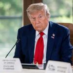 Trump afirma que todavía no ha tomado una decisión sobre atacar a Irán. Foto La Hora: EFE Archivo.